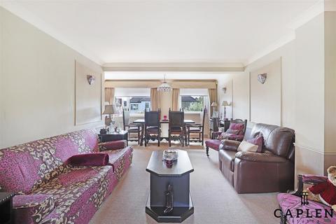 1 Ford End, Woodford Green, IG8 0EG