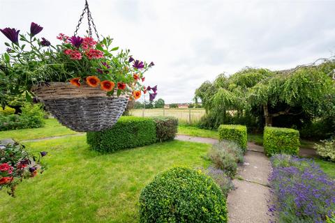 4 bedroom link detached house for sale, 17 Ann Beaumont Way, Hadleigh