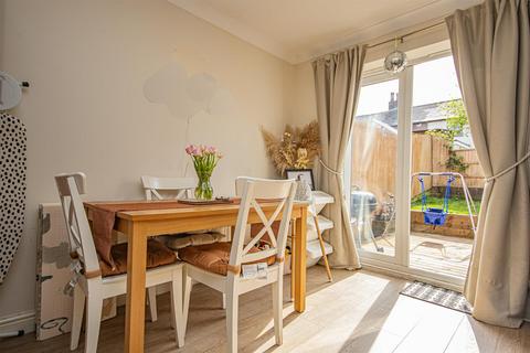 8 Laurel Grove, Uttoxeter, ST14 7EL