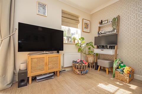 8 Laurel Grove, Uttoxeter, ST14 7EL