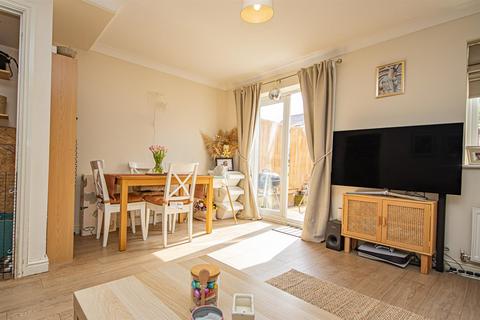8 Laurel Grove, Uttoxeter, ST14 7EL