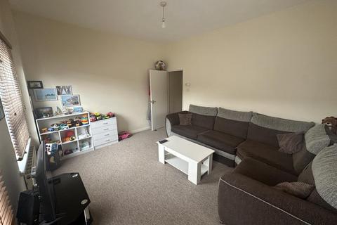 2 bedroom flat to rent, Barden Road, Tonbridge