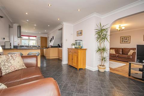 12 Leigh Lane, Bramshall, Uttoxeter, ST14 5DN