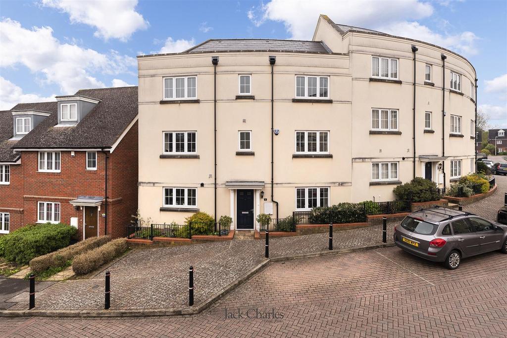 7 Taylor Close, TN9 2 FE 001.jpg