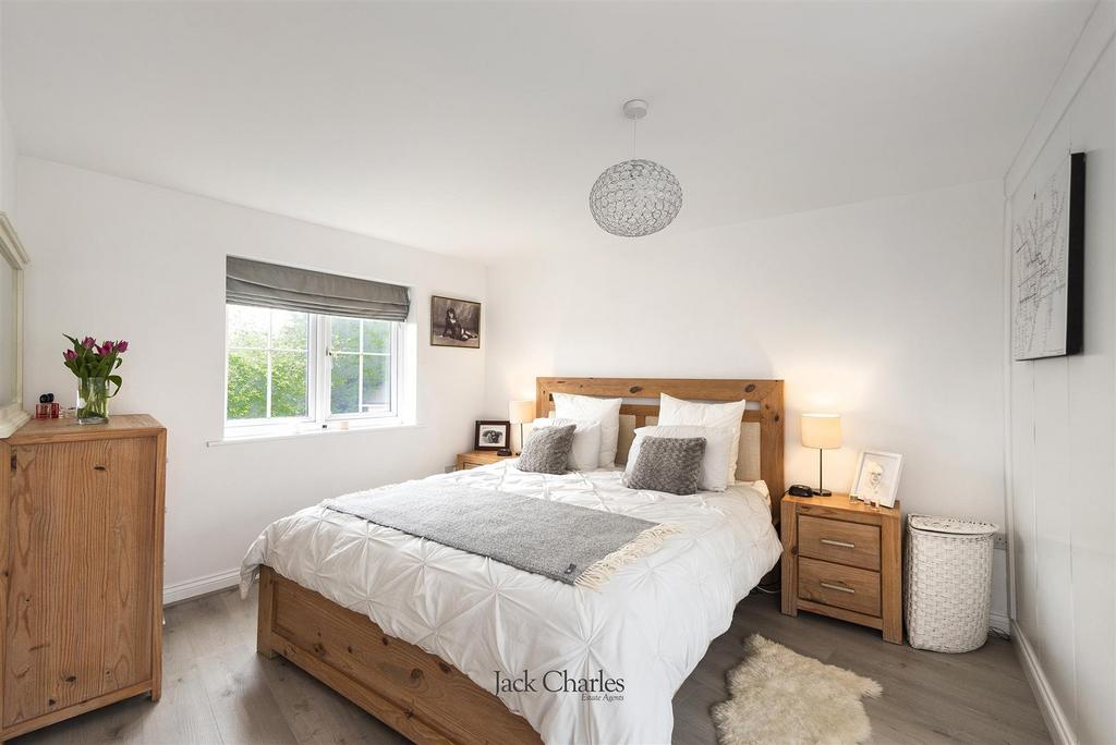 7 Taylor Close, TN9 2 FE 011.jpg