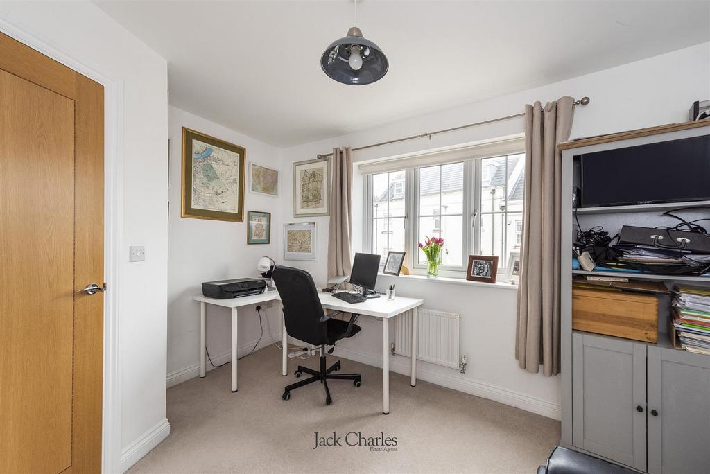 7 Taylor Close, TN9 2 FE 012.jpg