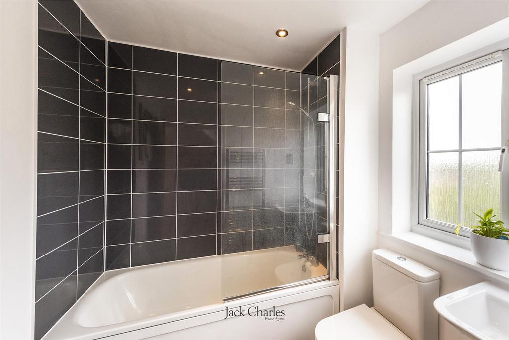 7 Taylor Close, TN9 2 FE 013.jpg