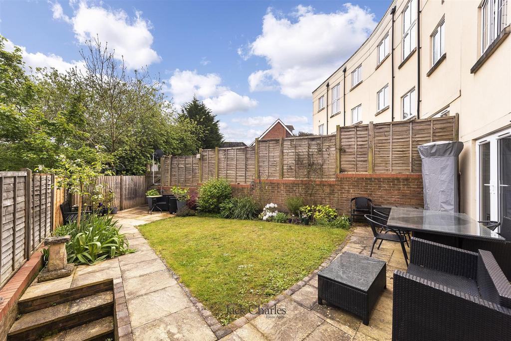 7 Taylor Close, TN9 2 FE 014.jpg