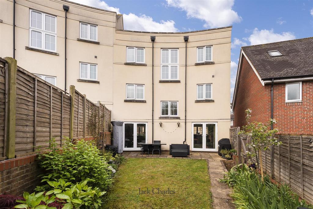 7 Taylor Close, TN9 2 FE 015.jpg