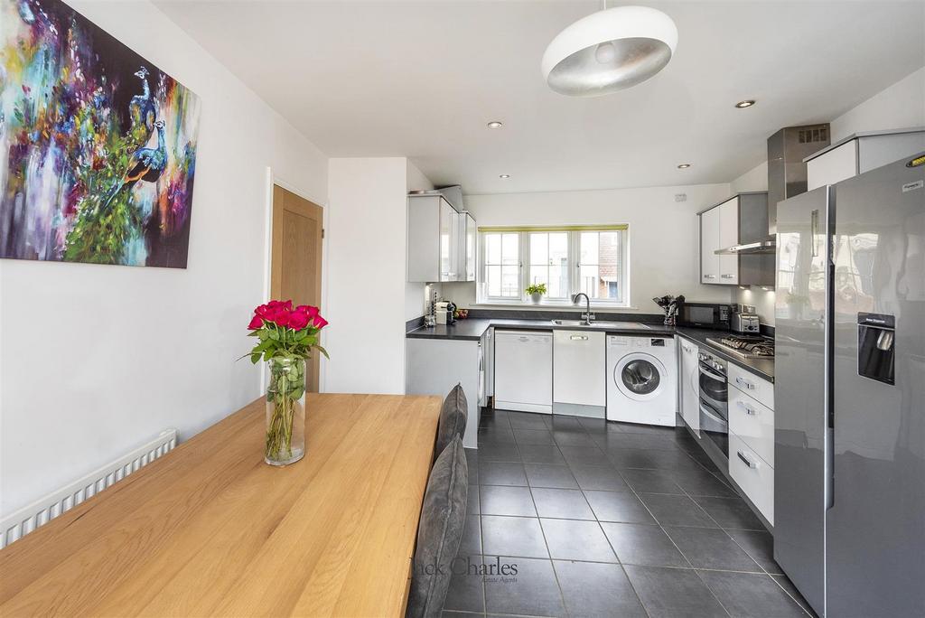 7 Taylor Close, TN9 2 FE 003.jpg