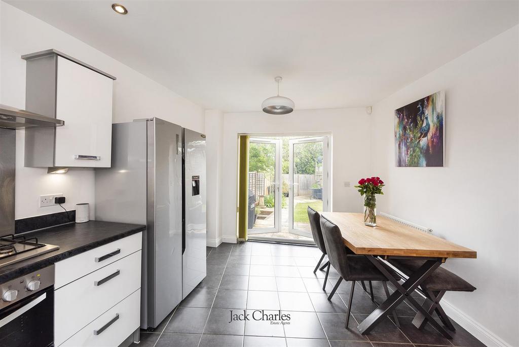 7 Taylor Close, TN9 2 FE 005.jpg