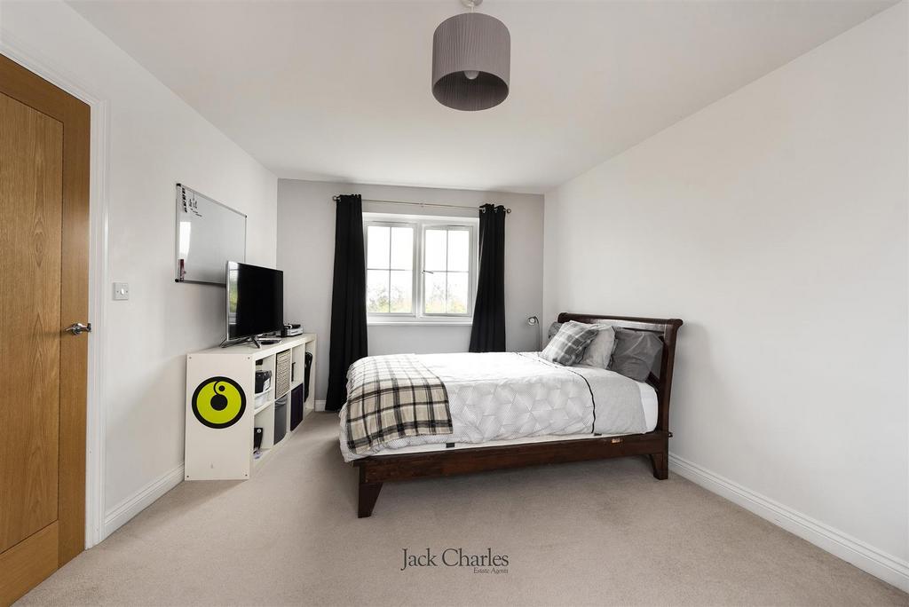 7 Taylor Close, TN9 2 FE 007.jpg