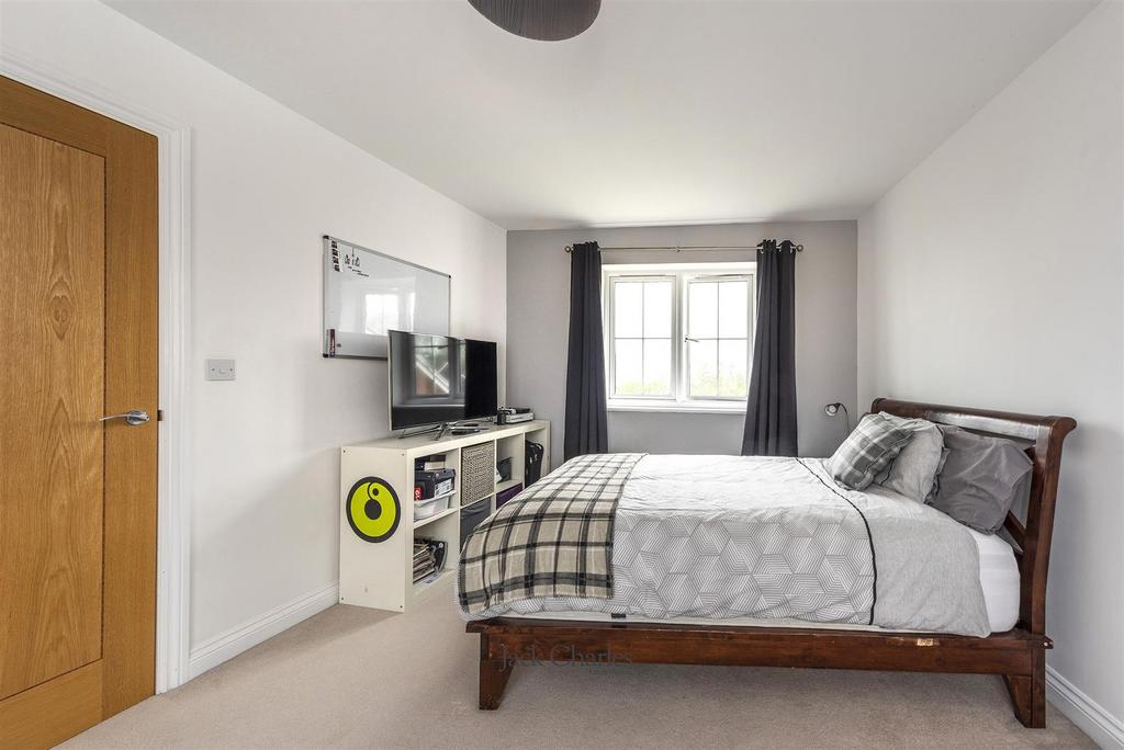 7 Taylor Close, TN9 2 FE 008.jpg