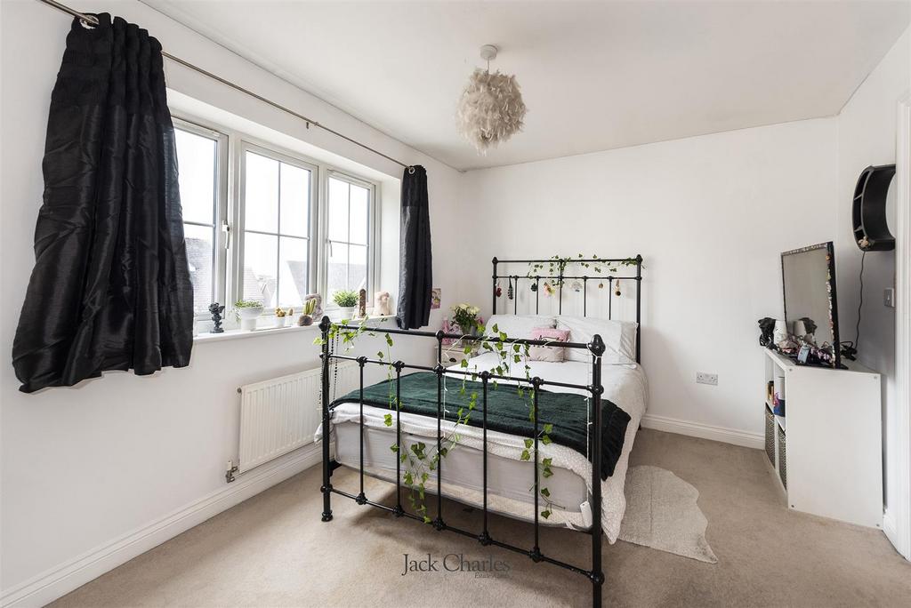 7 Taylor Close, TN9 2 FE 009.jpg