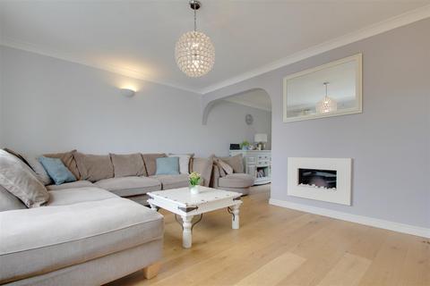 4 bedroom semi-detached house for sale, Colindale Road, Ferring