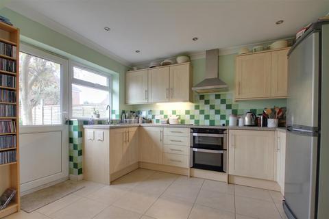 4 bedroom semi-detached house for sale, Colindale Road, Ferring