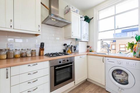 2 bedroom flat to rent, NW1