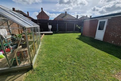 3 bedroom detached bungalow for sale, Gresham Close, Gorleston