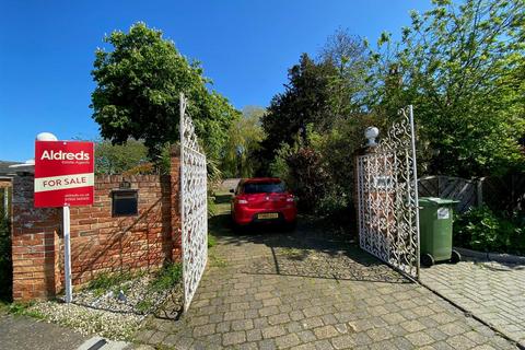 6 bedroom detached house for sale, Whitton Close, Oulton Broad, Lowestoft, Suffolk, NR33