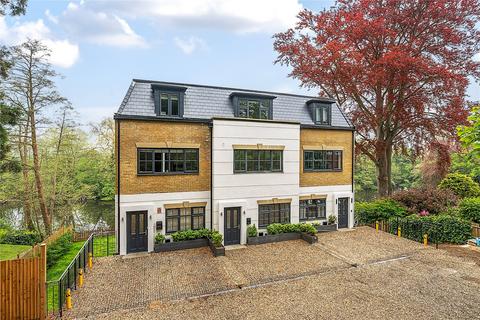 4 bedroom terraced house for sale, Waterview Place, Berkley Court, Weybridge, Surrey, KT13