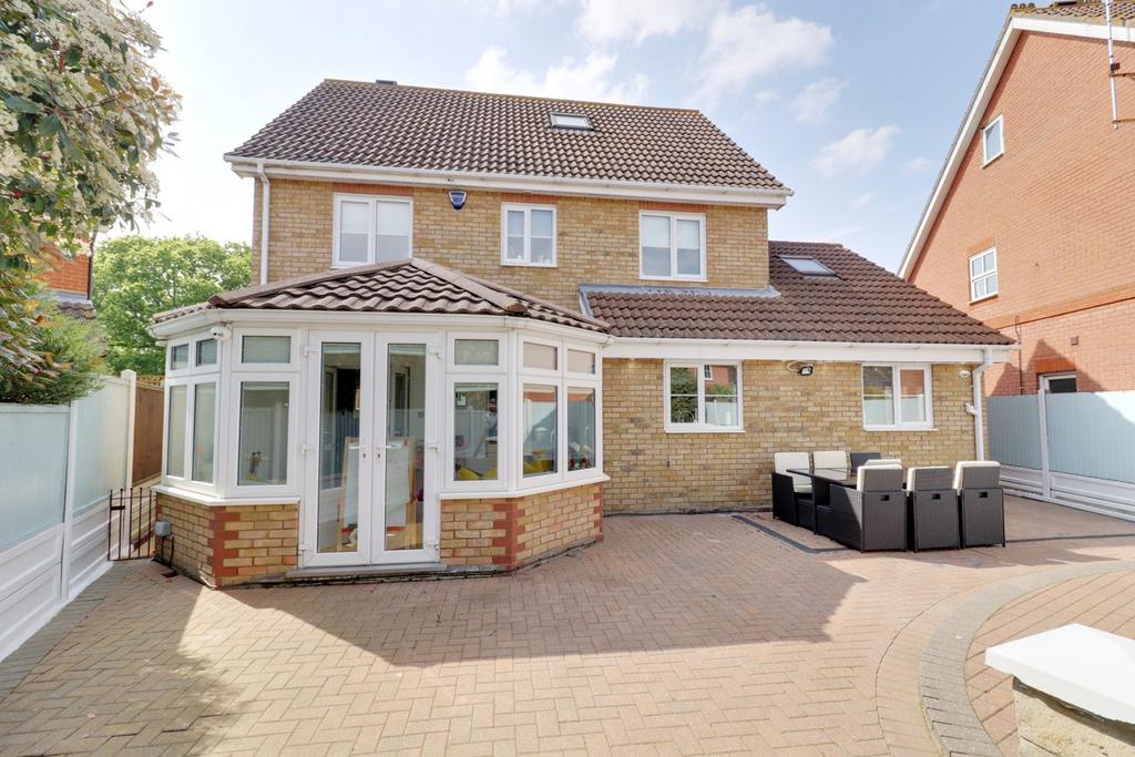 Aspen Way, South Ockendon RM15 4 bed detached house for sale £650,000