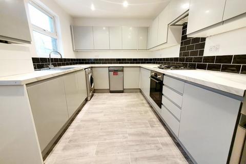 4 bedroom terraced house to rent, Williamson Street, Holloway