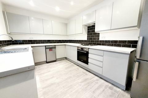 4 bedroom terraced house to rent, Williamson Street, Holloway