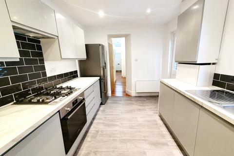 4 bedroom terraced house to rent, Williamson Street, Holloway