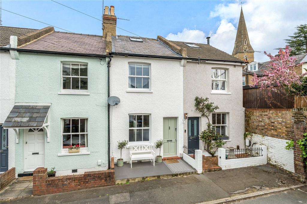 Wolsey Grove, Esher, KT10 3 bed terraced house for sale £630,000