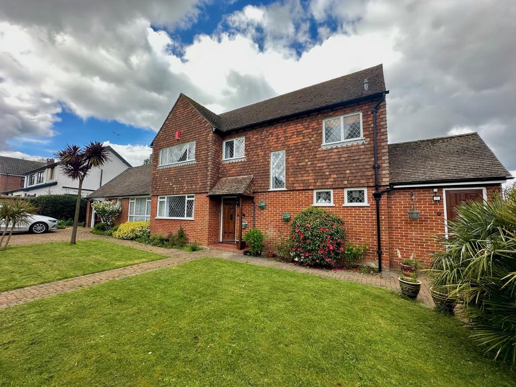 Dover Road, Walmer, Deal, Kent, CT14 4 bed detached house for sale £