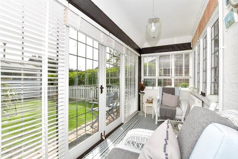 Whitewalls Bishops Avenue, Broadstairs, CT10 1EQ