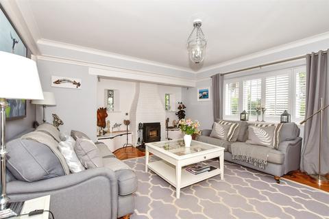 Whitewalls Bishops Avenue, Broadstairs, CT10 1EQ