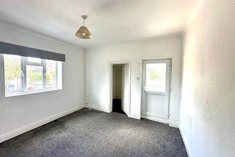 2 bedroom apartment to rent, King Street, Stanford-le-Hope, SS17