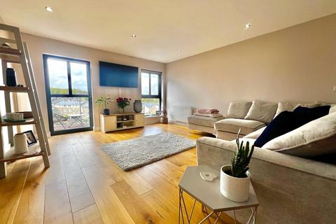 2 bedroom flat to rent, Low Lane, Horsforth, Leeds, West Yorkshire, LS18