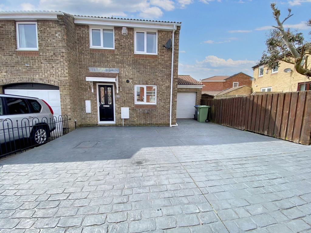 Brougham Court, Peterlee, Durham, SR8... 2 bed semidetached house for