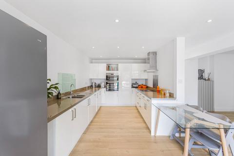 12 East View, Essendon, Hatfield, AL9 6HJ