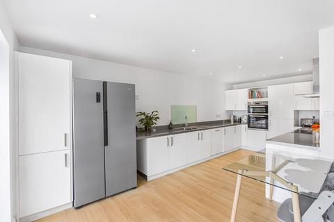 12 East View, Essendon, Hatfield, AL9 6HJ