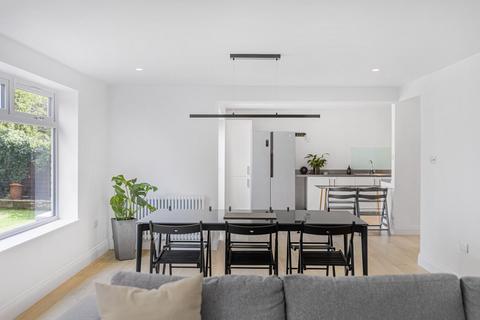 12 East View, Essendon, Hatfield, AL9 6HJ