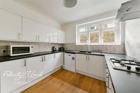 2 bedroom flat to rent, Hainult Road E11