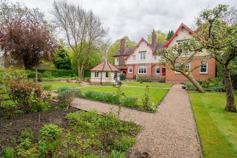 7 bedroom detached house for sale, Knighton Grange Road, Leicester