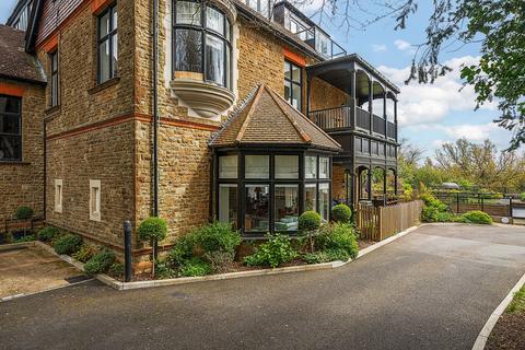 8, Hampton Manor Huxley Close, Godalming, GU7 2FF