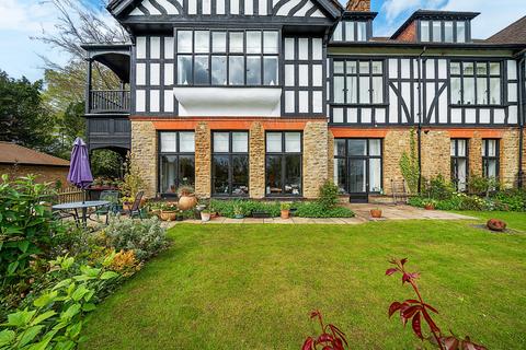 8, Hampton Manor Huxley Close, Godalming, GU7 2FF