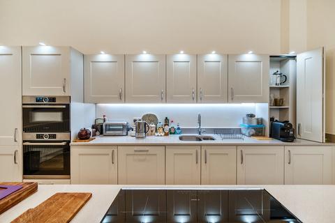 8, Hampton Manor Huxley Close, Godalming, GU7 2FF