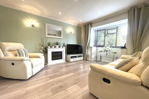 2 bedroom flat for sale, Barton Court, Clough Fold Road, Hyde