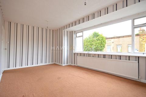 2 bedroom flat to rent, Garfield Road, London, Greater London. E13