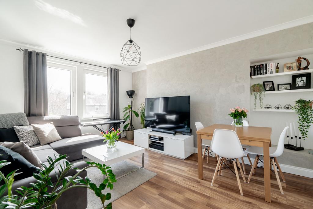 Parkgrove Terrace, Edinburgh EH4 3 bed flat for sale £185,000