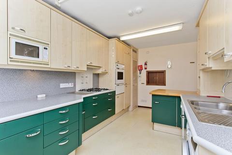 13 Cramond Vale, Edinburgh, EH4 6RB