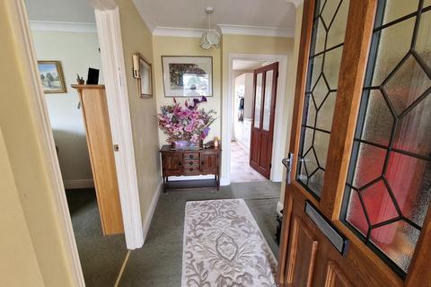 2 Maple Drive, Crewkerne, TA18 7DA