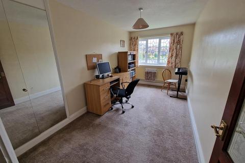 2 Maple Drive, Crewkerne, TA18 7DA