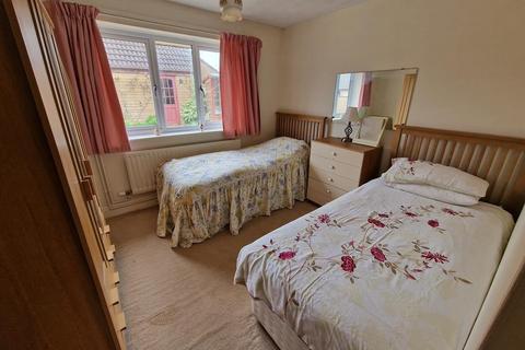 2 Maple Drive, Crewkerne, TA18 7DA